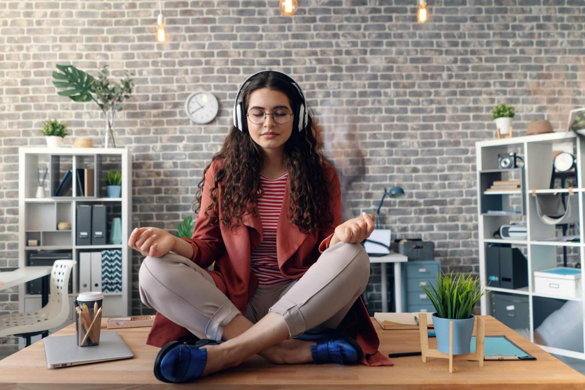 Mehr über den Artikel erfahren Yoga zum Entspannen: 5 sanfte Übungen, die Dich zur Ruhe bringen